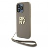Capac Protectie Spate Dkny Pentru Iphone 15 Pro Max Colectia Stack Logo Cu Snur - Bej
